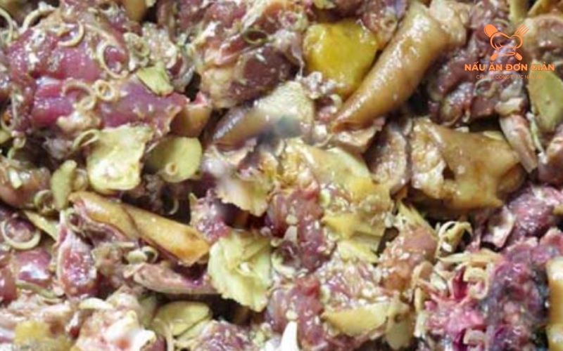 Nguyên liệu chuẩn bị cho món thịt chó nấu rượu mận