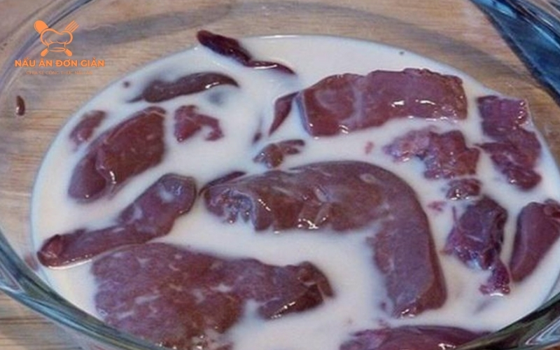 Cách sơ chế gan làm pate không bị tanh