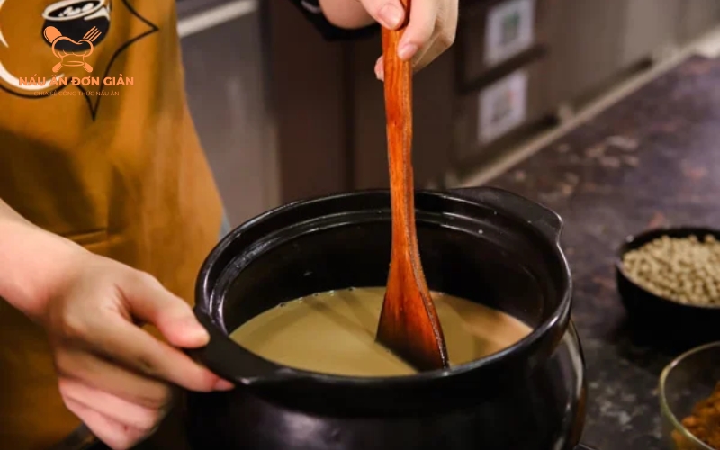 Nấu hỗn hợp trà sữa gạo rang