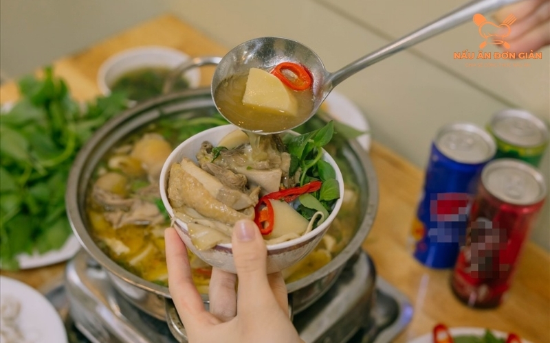 Lẩu gà lá é